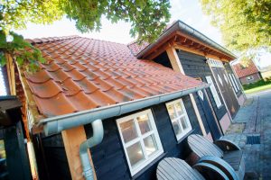 landelijke schuur voorzien van Oud-Hollandse dakpannen